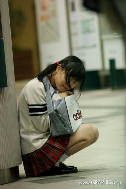 双人床上打扑克又疼又叫